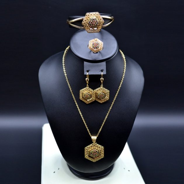 Parure en plaqué or 4 Pièces - P06