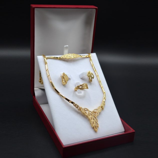 Parure en plaqué or 4 Pièces - P09